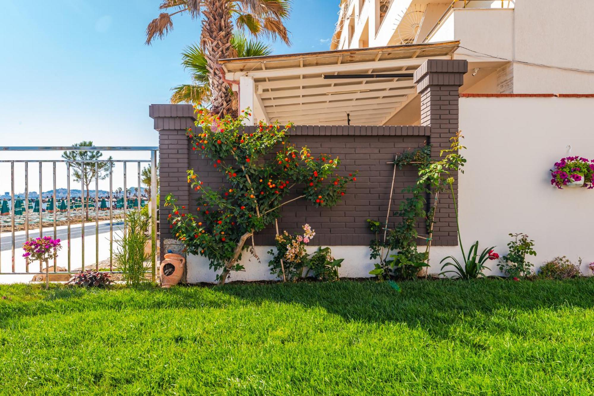 Sea View Apartments Eldo Драч Екстериор снимка